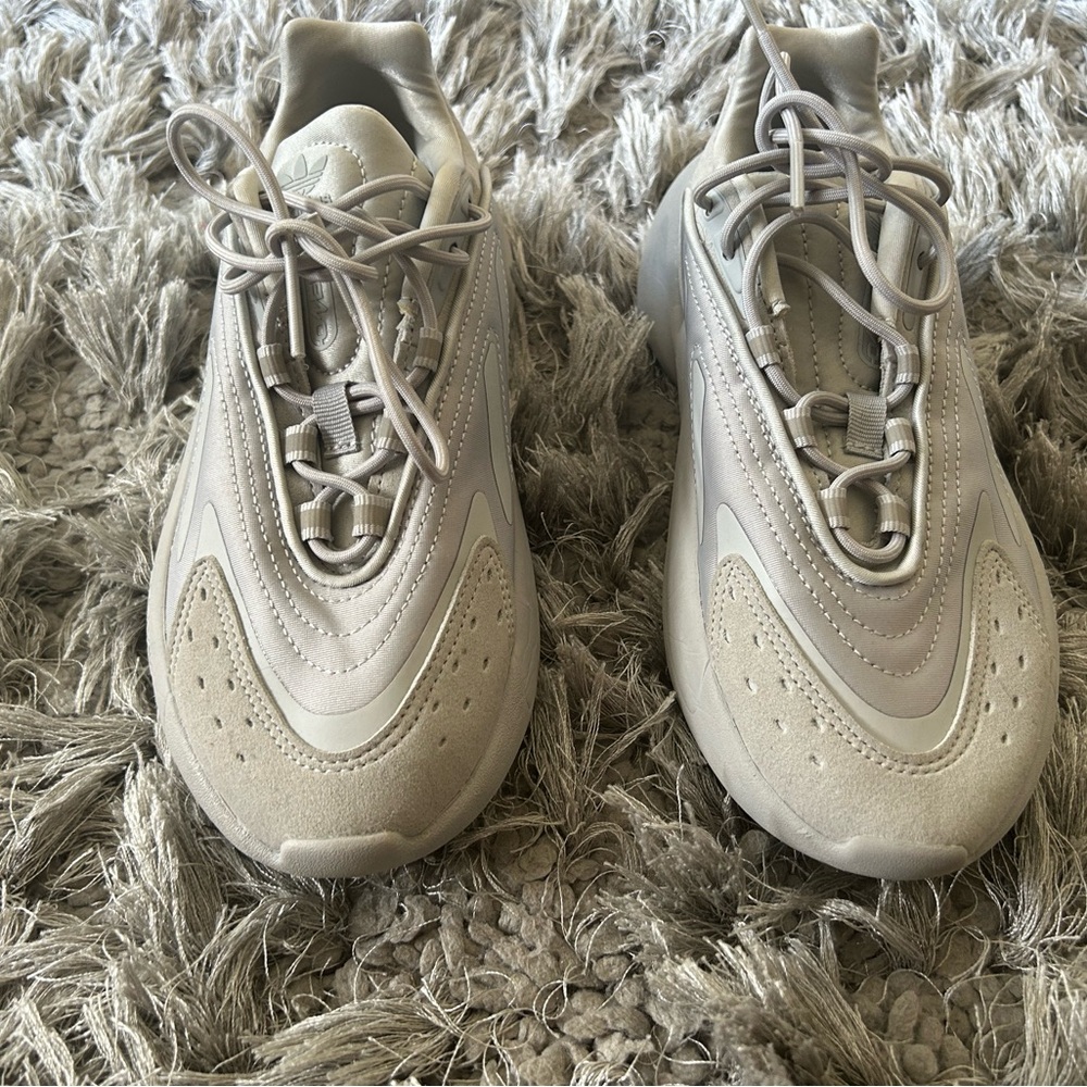 Adidas Ozelia sneakers with adiprene soles! This shoe is super lightweight.